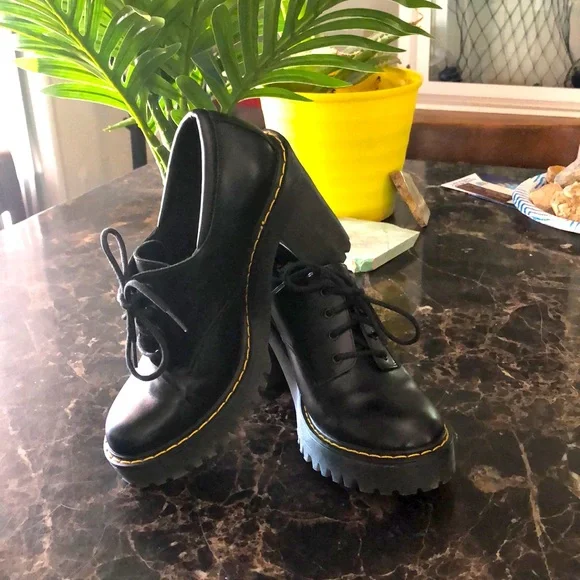 ❤️ SPECIAL!!! Dr Marten Salome size 7 US black lovely condition ❤️ - Picture 1 of 9
